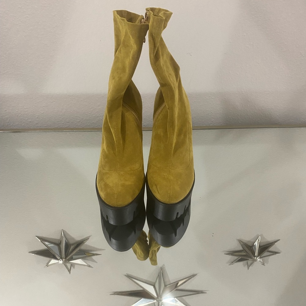 Azalea Wang Selfish Desire Boot in MUSTARD SUEDE size 8.5